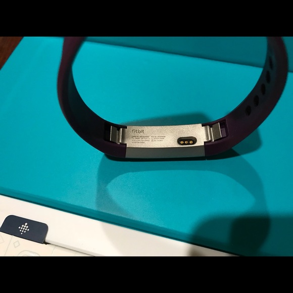 NWT FitBit Alta in Plum - Picture 4 of 7